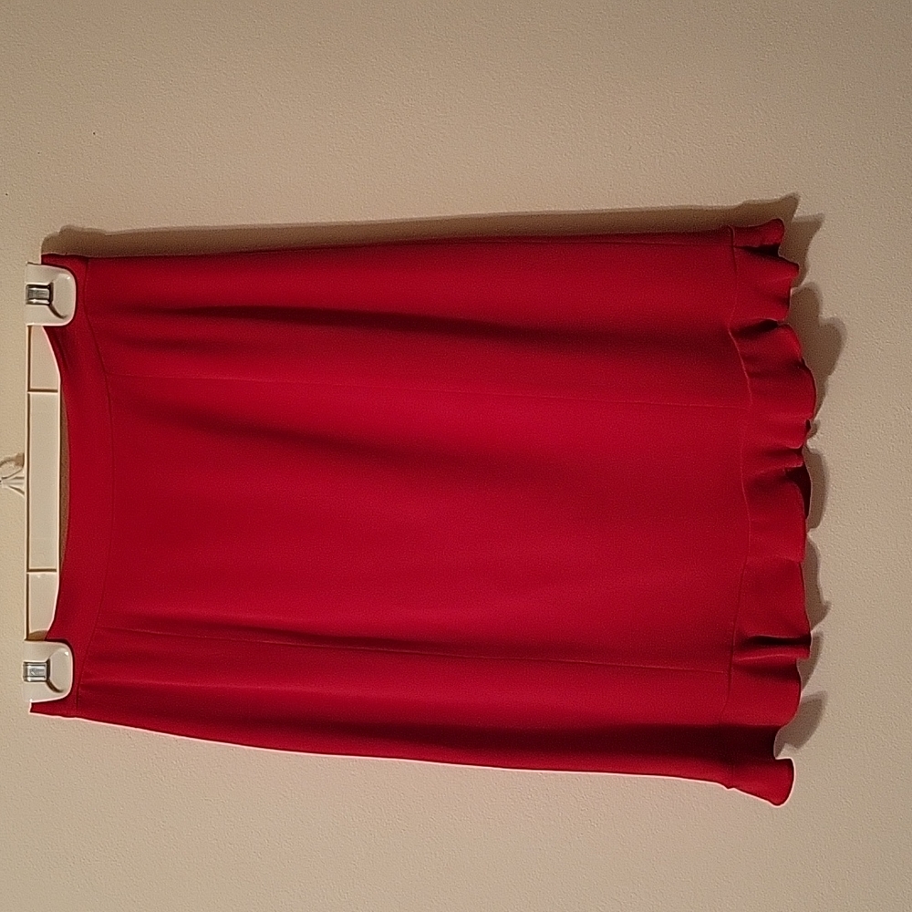 Silk skirt, Size 6 skirt with flirty hem. Beautiful red color.